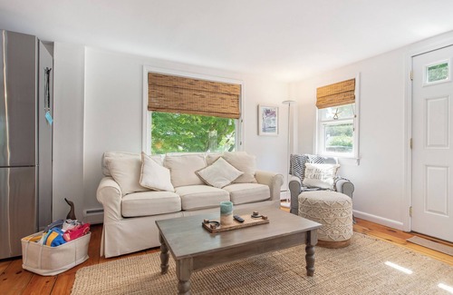 Centerville Maison | Seaside Serenity: Charming Village Hideaway
