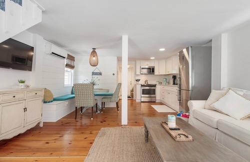 Centerville Maison | Seaside Serenity: Charming Village Hideaway
