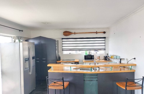 Pukehina Maison | "Salty Dog Beach Bach" is a comfortable and no-frills beachfront retreat.