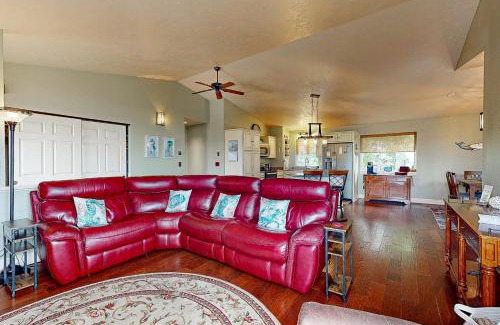 Depoe Bay Maison | Salty Sunsets