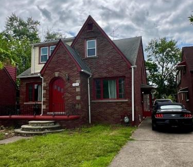 Niagara Falls Maison | sameena naveed vacation home