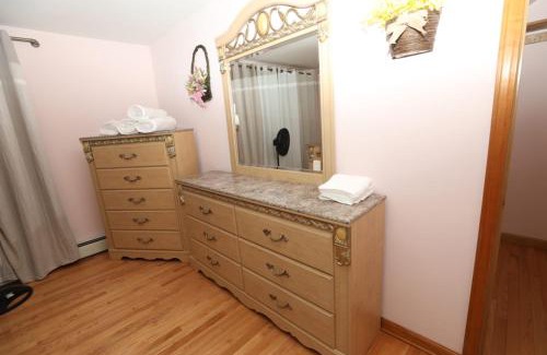 Niagara Falls Maison | sameena naveed vacation home