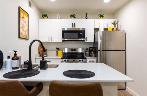Uptown Appartement | SAN ANTONIO COZY, QUICK AND QUIET ONE BRM GATEAWAY. RIVERWALK/SEAWORLD CLASS!