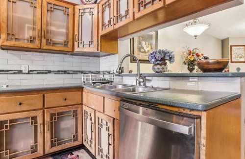 Blossoms Park Maison | San Antonio Townhome Community Pool and Hot Tub!