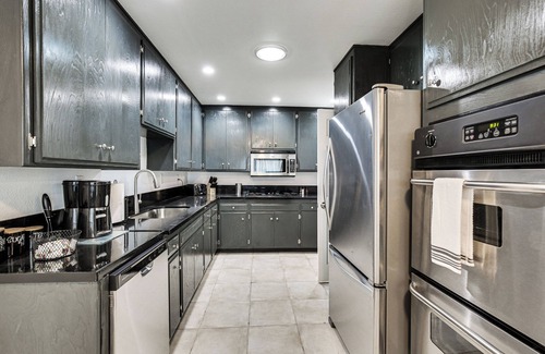 Spring Valley Maison | Newly Renovated Serene San Diego Retreat: Hot Tub