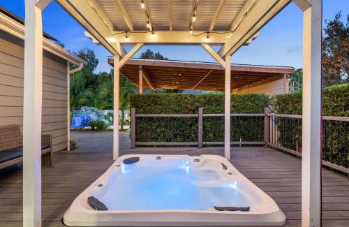 Mount Helix Maison | San Diego Paradise Resort Yard w Gazebo TV Pool