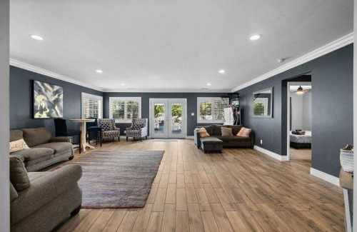 Mount Helix Maison | San Diego Paradise Resort Yard w Gazebo TV Pool