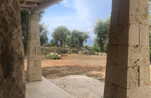 Patu Villa | SAN GREGORIO VILLA AVEC OLIVE SECULAIRE, JARDIN ET PORCHE