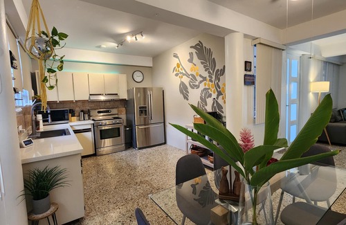 Gobernador Pinero Maison | San Juan Charm: Forest Edge Retreat, City Access & Gated Privacy Close to Beach.