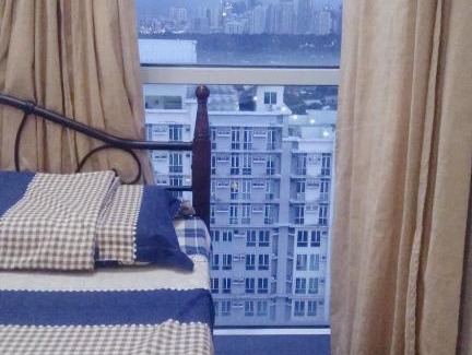 San Lorenzo Appartement | San Lorenzo Place Modern & Relaxing Condo w/ Pool & Gym in Makati
