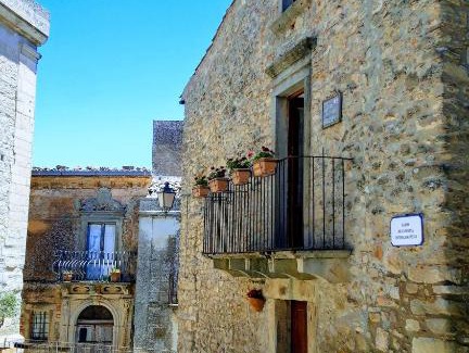Montalbano Elicona Maison | San Nicolò Holiday Home