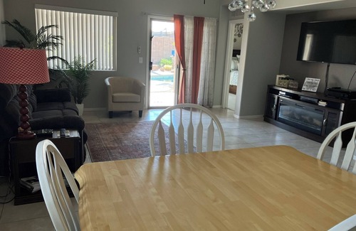 San Tan Valley Maison | San Tan Valley Arizona 3-bdr., 2-bth home featuring a back yard paradise