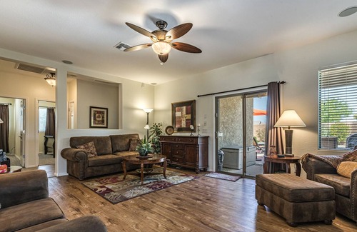 Pecan Creek Maison | San Tan Valley Backyard Paradise avec piscine chauffée, Putting Green et Fire Pit