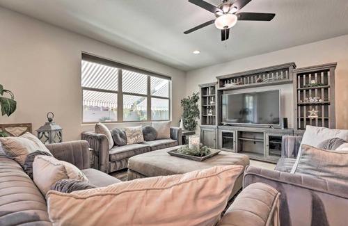 San Tan Valley Maison | San Tan Valley Gem with Private Pool and Hot Tub!