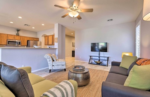 San Tan Valley Maison | San Tan Valley Home w/ Pool Access & Golf View!