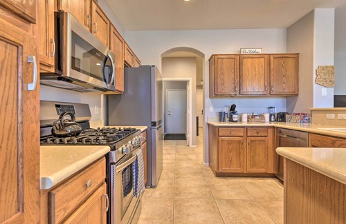 San Tan Valley Maison | San Tan Valley Home w/ Pool Access & Golf View!