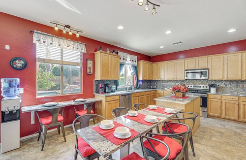 Circle Cross Ranch Maison | San Tan Valley w/ Hot Tub & Oasis-Like Backyard!