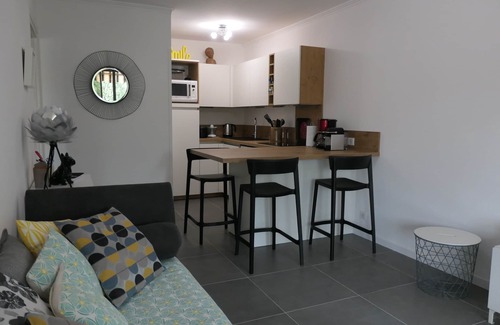 Sanary-sur-Mer Appartement | SANARY Centre, Beau T2 à 200m de la plage, garage, climatisation, internet fibre