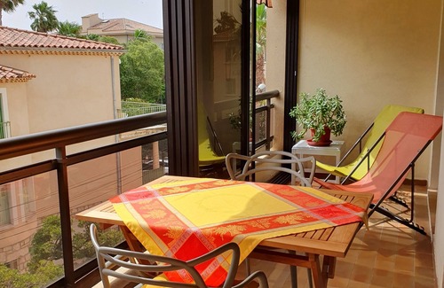 Sanary-sur-Mer Appartement | SANARY Centre, Beau T2 à 200m de la plage, garage, climatisation, internet fibre