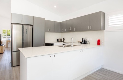 Sanctuary Point Maison | Sanctuary Blue - Pet Friendly - 5 Mins to Hyams Beach