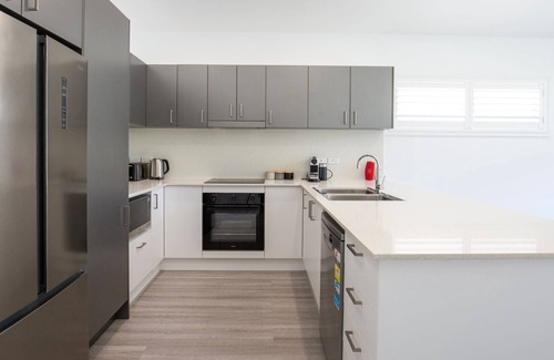 Sanctuary Point Maison | Sanctuary Blue - Pet Friendly - 5 Mins to Hyams Beach