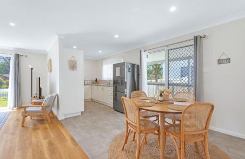 Sanctuary Point Maison | Sanctuary Cottage - Family and Pet Friendly