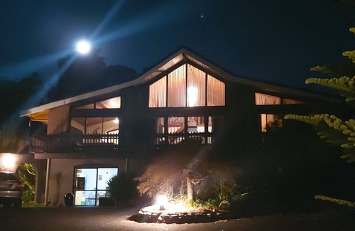 Tauranga Appartement | Sanctuary in your 2 bedroom unit. Safe parking directly outside. Pool & cabana.