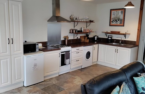 Ventry Appartement | Sanctuary Studio accommodation; quiet, rural, seaside, 3 miles west of Dingle