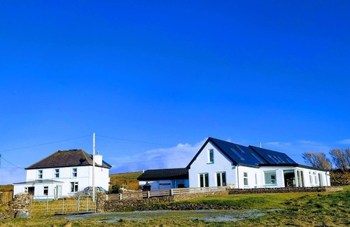 Ventry Appartement | Sanctuary Studio accommodation; quiet, rural, seaside, 3 miles west of Dingle