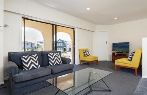 Mount Maunganui Maison | Sand Castles - Mount Maunganui Holiday Home