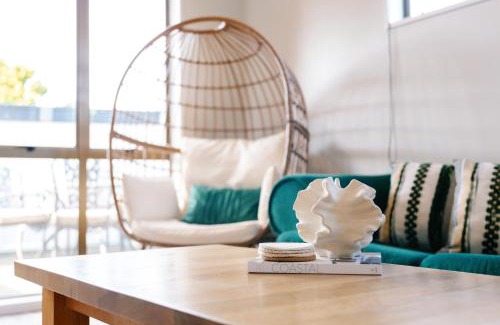 Papamoa Beach Appartement | Sandbar Views Beachside Retreat - 100m from the Beach & Pets Welcome