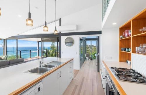 Forresters Beach Maison | Sandcastle by Coast Hosting