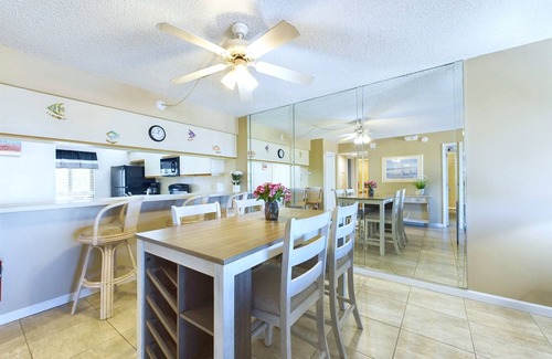 Cocoa Isles Copropriété | Sandcastles 2BR/2BA Cocoa Beach Ocean Views! Heated Pool!
