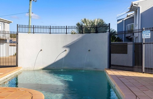 Fingal Bay Maison | Sandcastles at the Beach- Linen provided & beds made for your arrival.