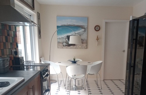 St Brides Maison | Maison de vacances spacieuse pour 8 personnes WiFi gratuit Animaux acceptés Grand jardin Vue sur la mer