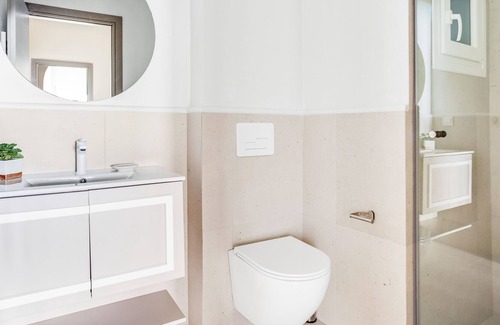 Neapoli-Sykies Appartement | Sanders New Town - Adorable 1-Bdr. Apt. w/ Balcony