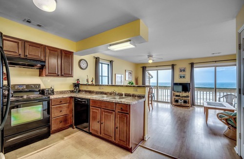 Surfside Beach Copropriété | Sandfiddler 301 - Oceanfront Condo in Surfside Beach