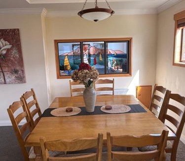 Paraparaumu Beach Maison | Sandwalk - big, bold, beachfront