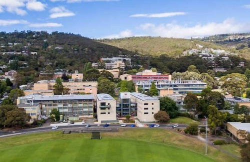 Sandy Bay Appartement | Sandy Bay Unit next to Casino, 5min to CBD.