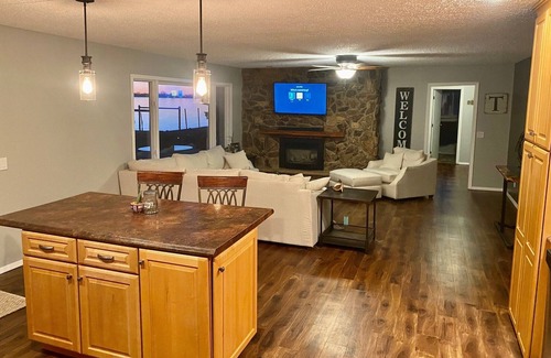 Watertown Maison | Sandy Beach Lake Front Home