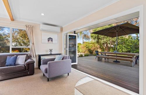 Papamoa Beach Maison | Sandy Feet - Papamoa Beach Holiday Home