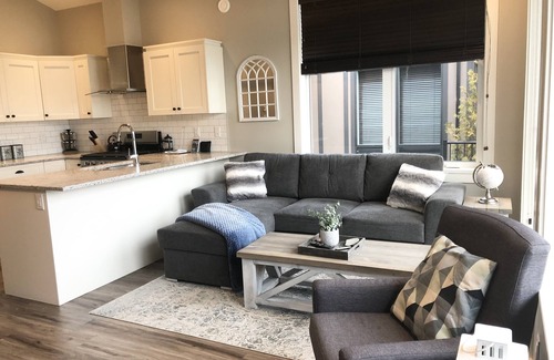 Port Renfrew Cottage | Sandy pieds retraite - Cottage Oceanfront moderne avec une vue imprenable!