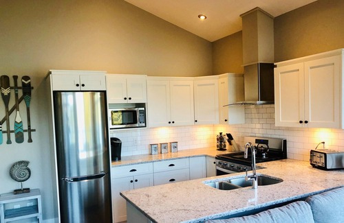 Port Renfrew Cottage | Sandy pieds retraite - Cottage Oceanfront moderne avec une vue imprenable!