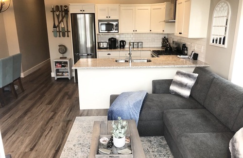 Port Renfrew Cottage | Sandy pieds retraite - Cottage Oceanfront moderne avec une vue imprenable!