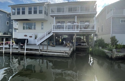 Mud City Maison | SANDY FEET RETREAT-Waterfront home - 5 mins to LBI