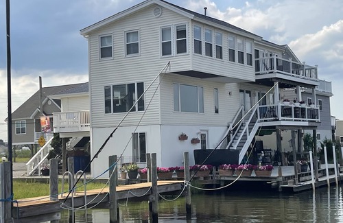Mud City Maison | SANDY FEET RETREAT-Waterfront home - 5 mins to LBI