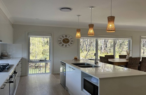 Sussex Inlet Maison | Sandy Quays - Stunning Waterfront Property