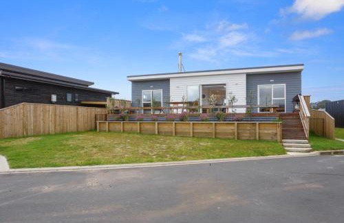 Waihi Beach Maison | Sandy Retreat - Waihi Beach Holiday Home