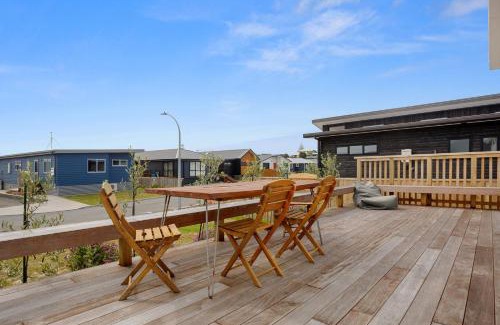 Waihi Beach Maison | Sandy Retreat - Waihi Beach Holiday Home