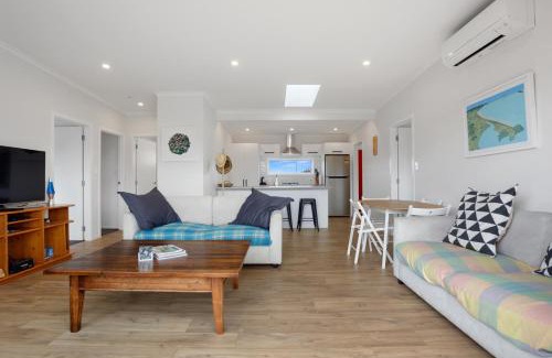 Waihi Beach Maison | Sandy Retreat - Waihi Beach Holiday Home
